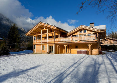 vue-large-chalet-Isabelle-Mountain Lodge Vue large du chalet l'hiver